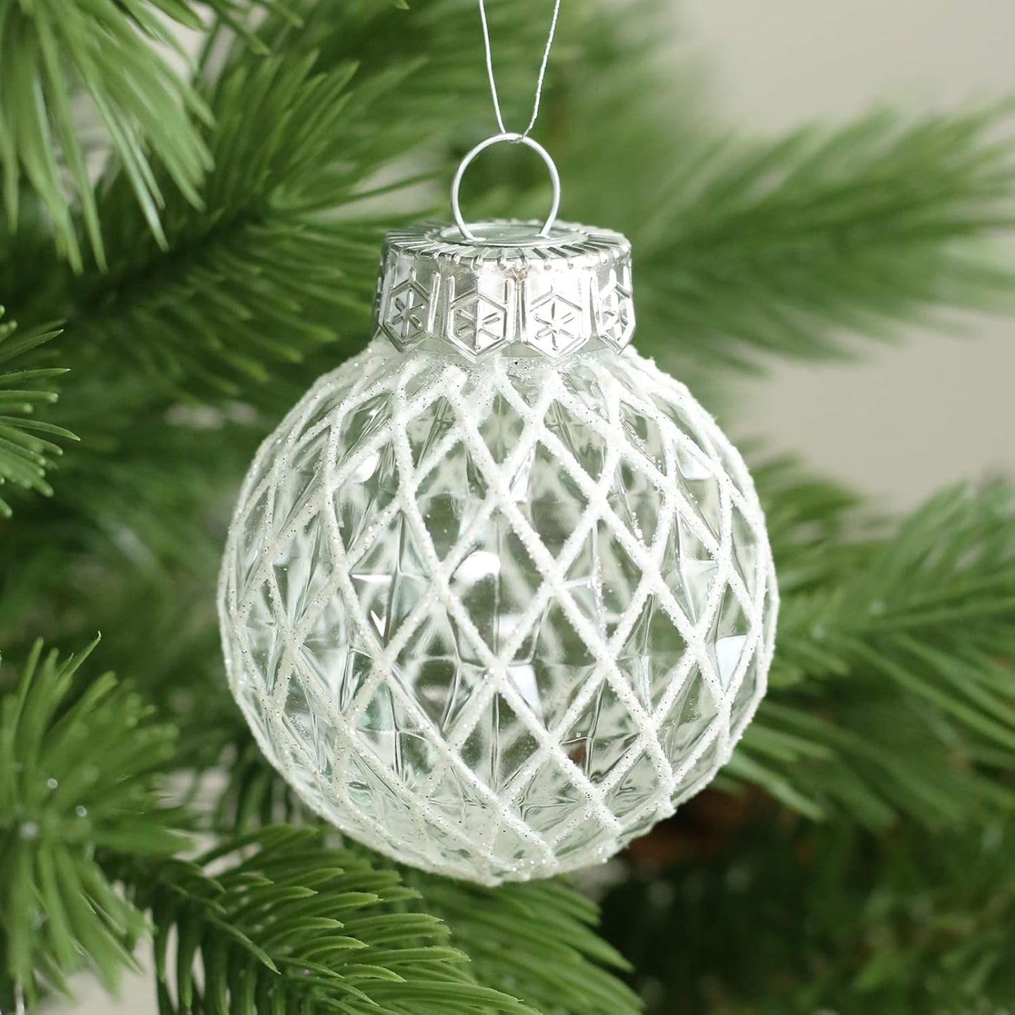 25PCS Christmas Ornaments Set, 2.36"/6CM Assorted Clear Plastic Shatterproof Ball Hanging Ornaments for Xmas Tree Decorations, for Indoor Home Holiday Decor - Red/Green/White.