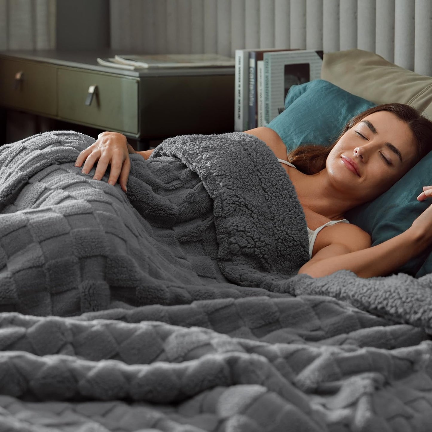 Pawque Super Soft Cozy Throw Blanket for Couch Sofa Bed - Fluffy Sherpa Fleece Reversible Thick Warm Fuzzy Blanket for All-Season, 3D Checkered Jacquard Elegant Decorative Blankets, Grey, 50" x 60"