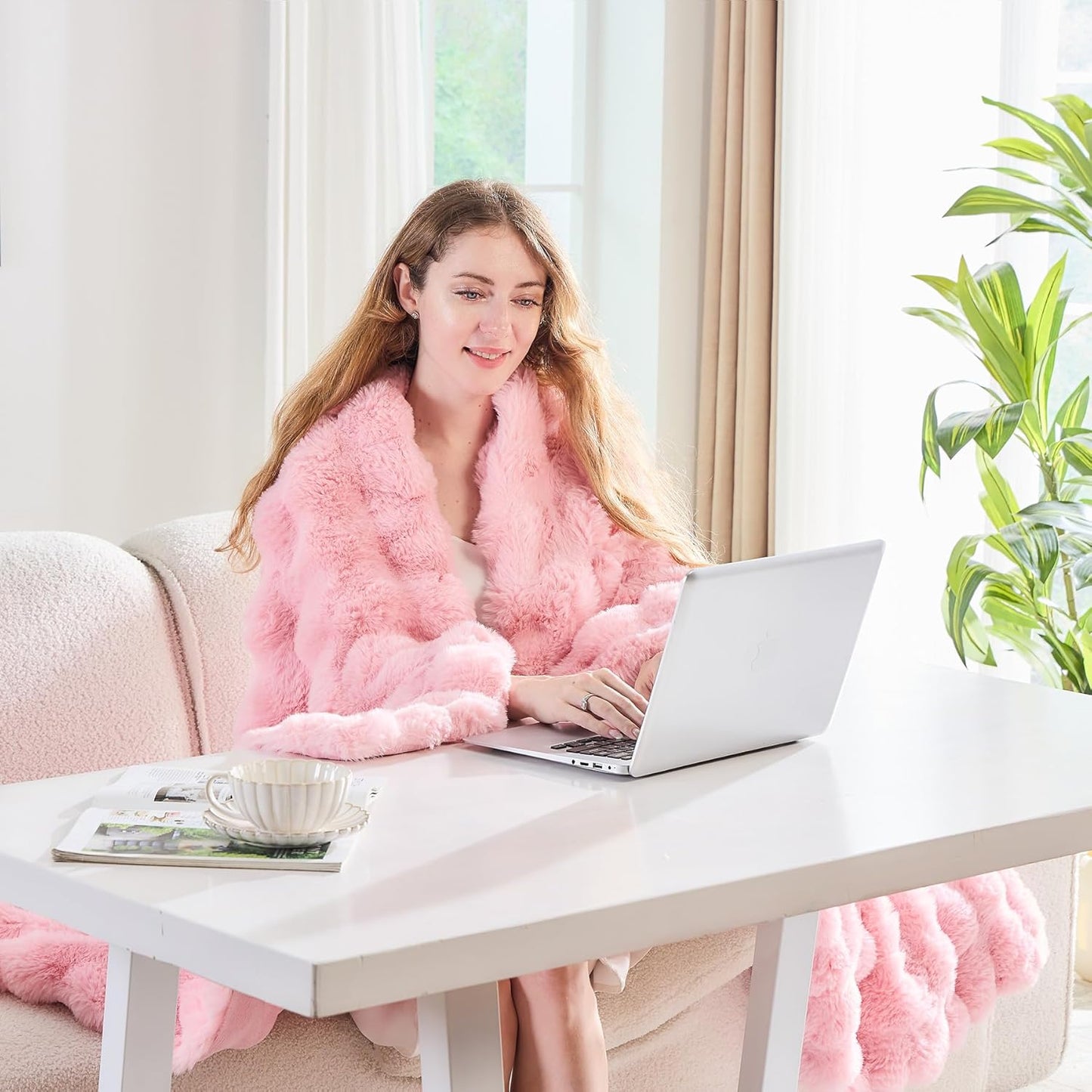 Lotus Karen Faux Fur Throw Blanket Pink - Big Bubble Rabbit Fluff Blanket for Couch, Large Fluffy Fuzzy Cozy Blanket,Thick Furry Plush Shaggy Blankets,108x90 Inches