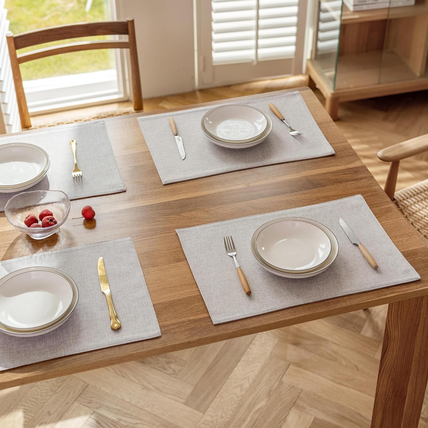 Demetex Placemats Set of 4 Grey Heat Resistant Linen Place Mats for Kitchen Washable Farmhouse Table Plate Mats for Dining Parties Buffet Dinner, Light Grey