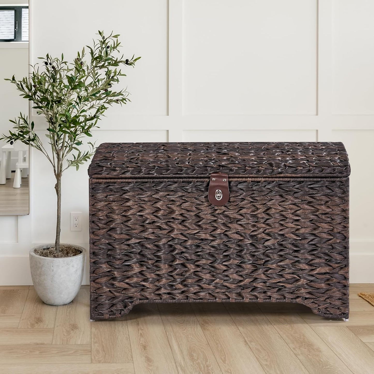 Handwoven Storage Basket with Lid, 178L Plastic Rattan Storage Bin, Leather Buckle & Metal Frame, Large Metal Ring Handles, Storage Trunk for Bedroom, Laundry Room