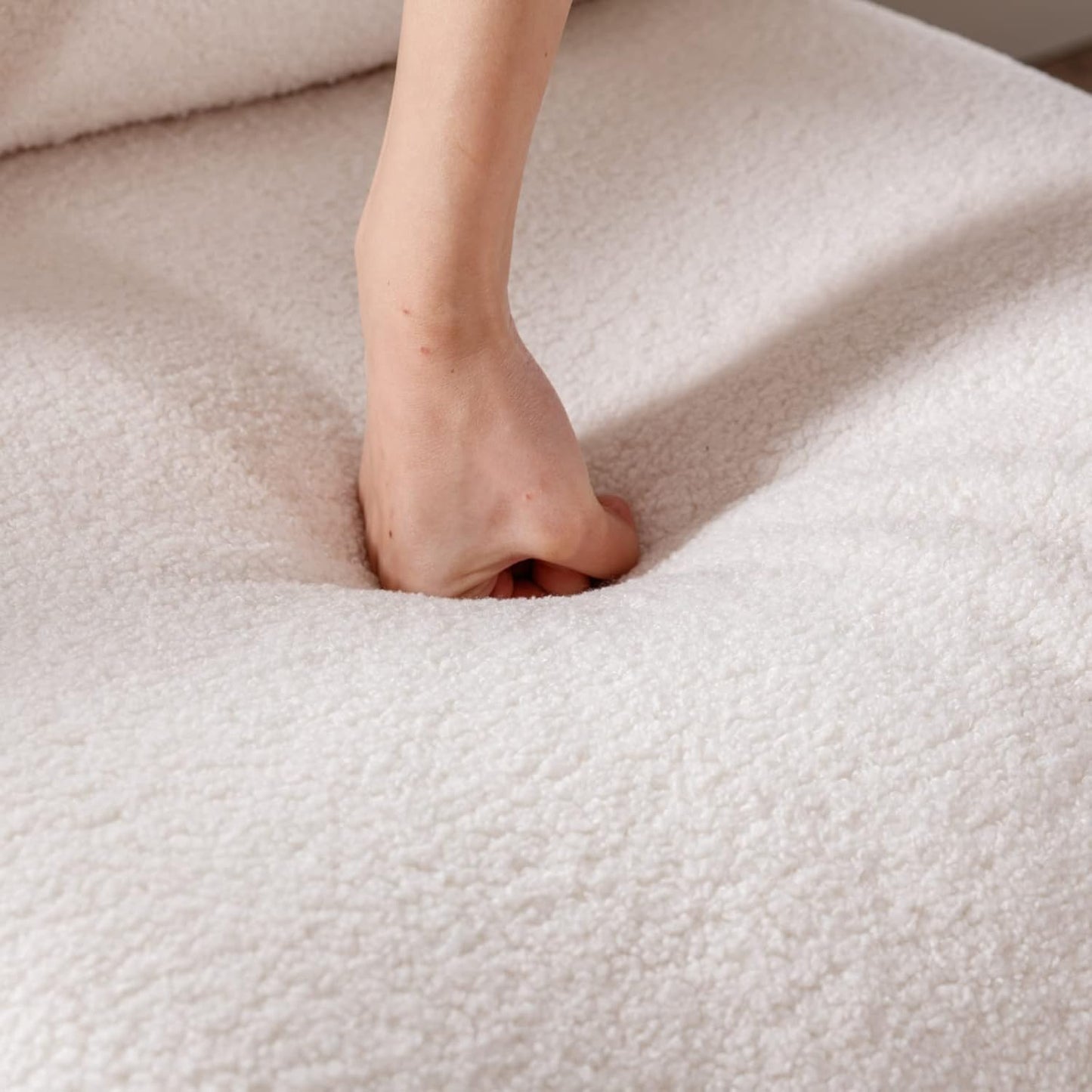 Mid-Century Accent Chair, Soft Armchair Sherpa Fabric Lounge Chair with Black Metal Legs, Upholstered Leisure Chair for Living Room Bedroom Reception Room, 1PC, White