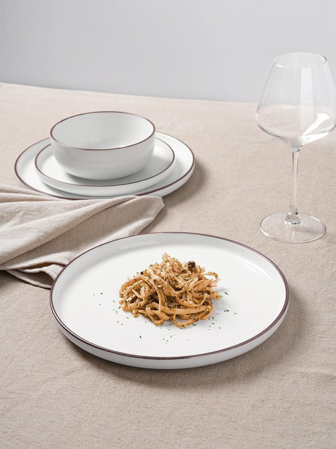 Famiware Mercury 24 Pieces Dinnerware Sets, Plates and Bowls Sets for 8, Microwave and Dishwasher Safe Dish Set, White