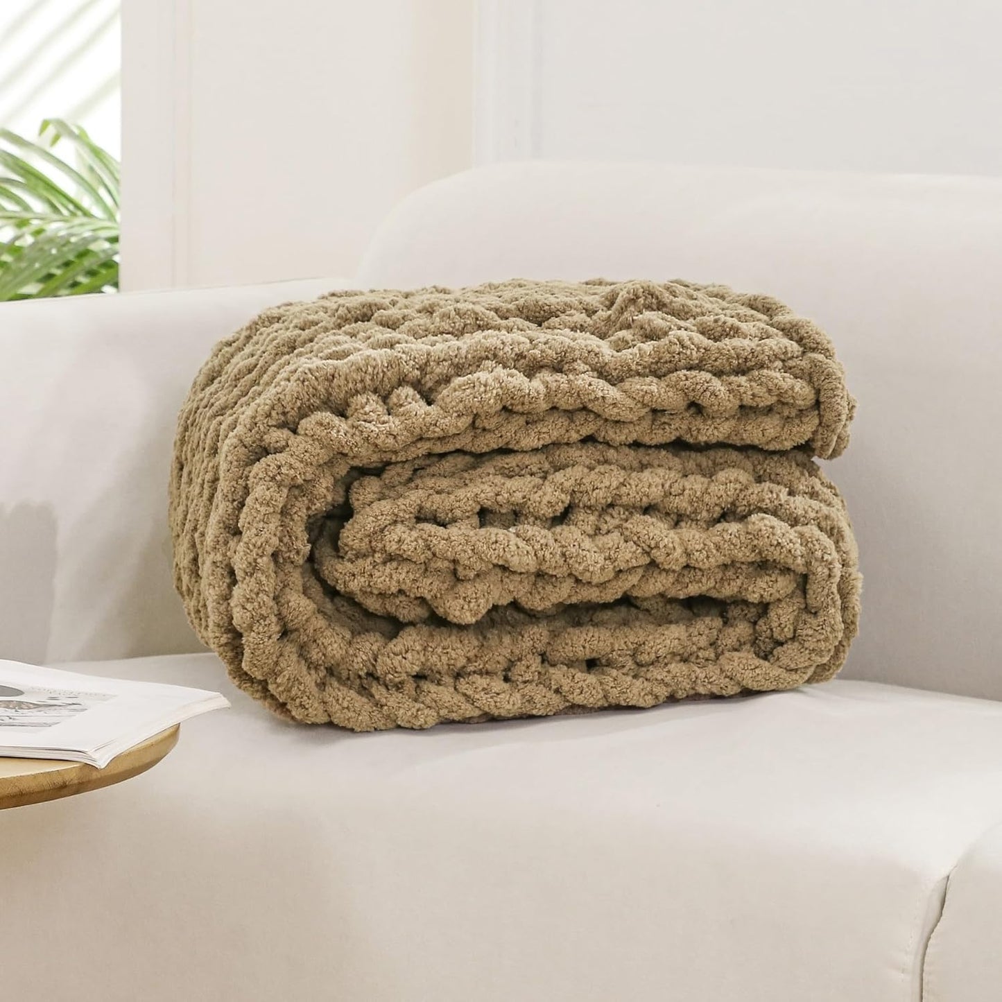 WESHIONGOO Chunky Knit Blanket Throw 40"×40" Knitted Throw Blankets for Couch Bed Fluffy Soft Blanket with Jumbo Chenille Yarn Thick 100% Handmade (Brown)