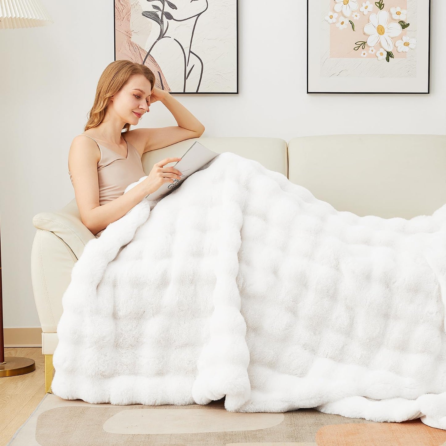 Latepis White Faux Fur Throw Blanket Cozy Bubble Blankets Soft Fuzzy Thick Living Room Blanket for Couch Sofa Bedroom Plush Warm Fluffy Blanket for All Seasons Luxury Throw 50x60 Inch, 860gsm