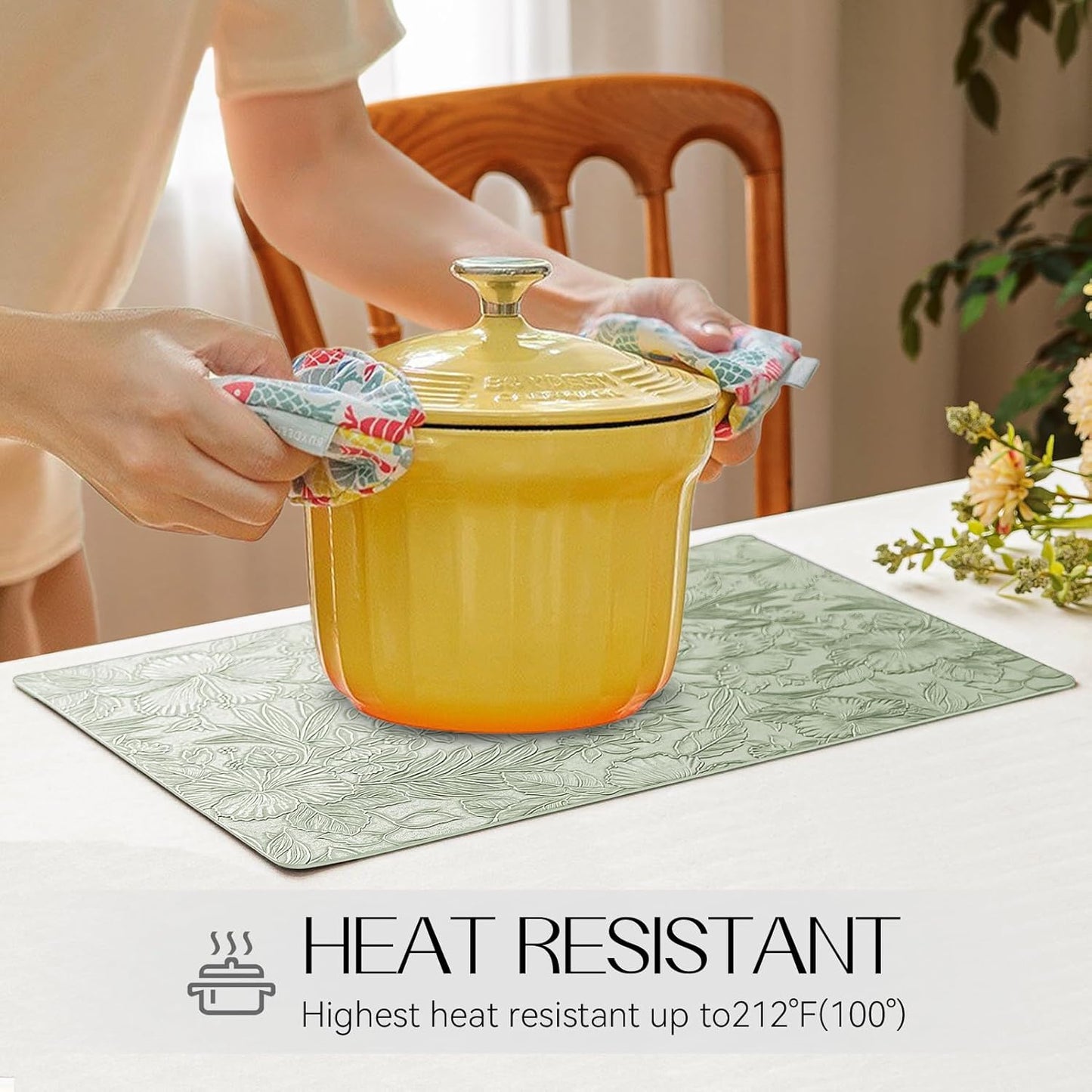 Romanstile Vinyl Placemats Set of 4-12 X 18 Inch - Heat Resistant Non-Slip Embossed Floral Place Mats 100% Waterproof Oilproof Wipeable Faux Leather Table Mats for Kitchen/Dining/Party, GrassGreen