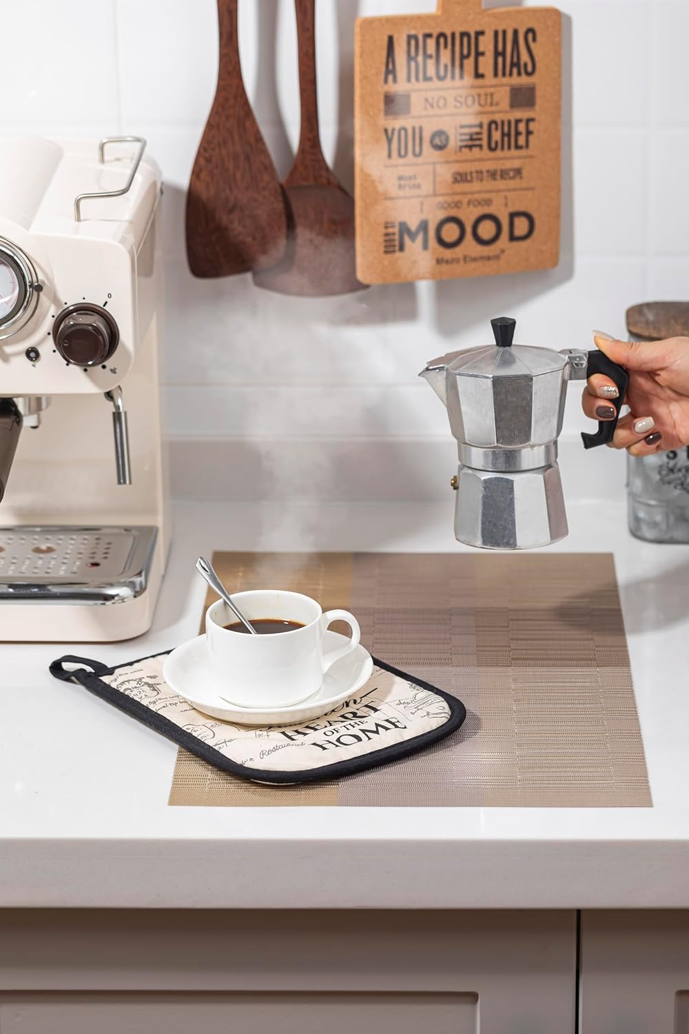 LEXMORE Placemats Set of 4 Vinyl/Plastic Woven Place Mats for Kitchen Table Indoor/Outdoor Washable Placemat Wipeable Dining Table Mats(Gold Dune)