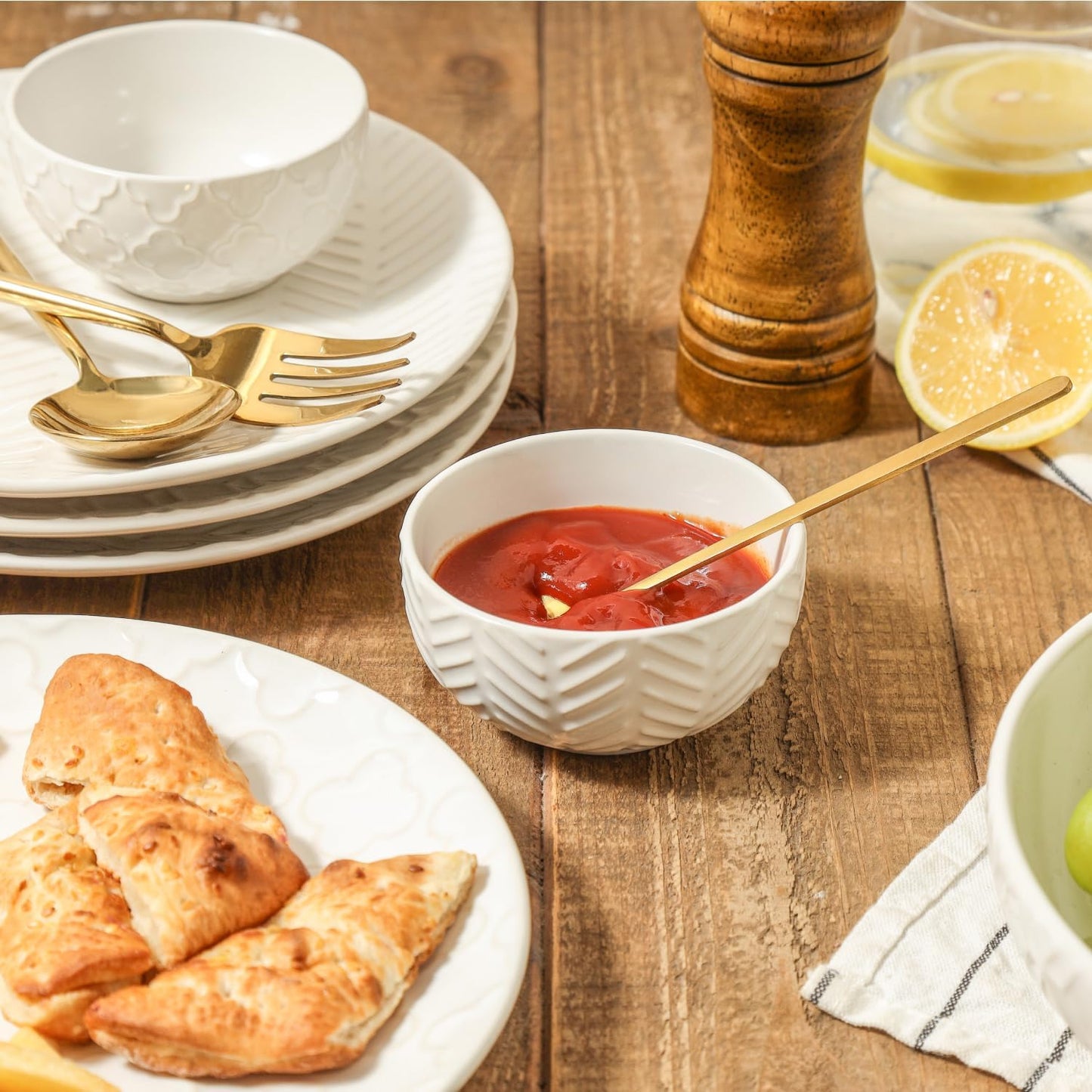 Sureasy Mini Ceramic Dipping Bowls – 4 oz, 3.5 Inch Small Bowls for Sauces & Side Dishes, Microwave & Dishwasher Safe, Set of 4, White