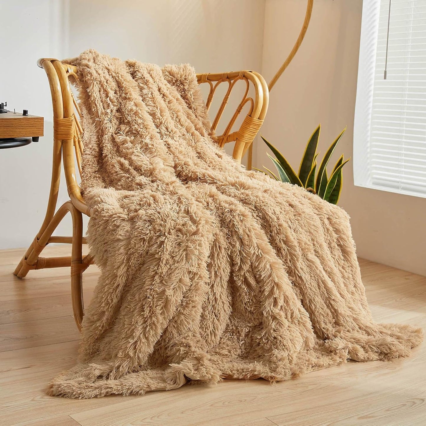 XeGe Plush Faux Fur Throw Blanket, Camel Luxurious 50x60 Shaggy Furry Blanket, Fluffy Microfiber Velvet Couch Throw, Ultra Soft Fuzzy Office Throw, Winter Fall Lap Blanket for Sofa Bed Camel