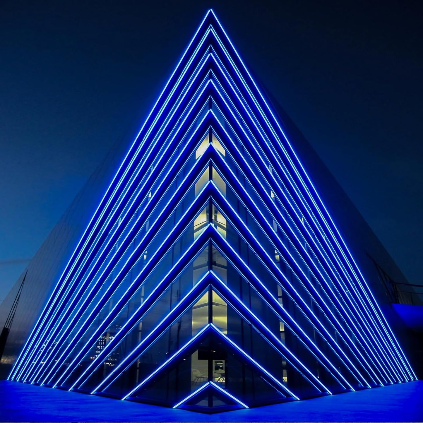 GZBtech Flexible LED Neon Rope Lights 16.4FT,AC 110-120V Waterproof Neon Strip Light, 120LEDs/M Cuttable Connectable Rope Lighting for Indoor Outdoor Home Decor/Commercial Building Use-Blue 5M