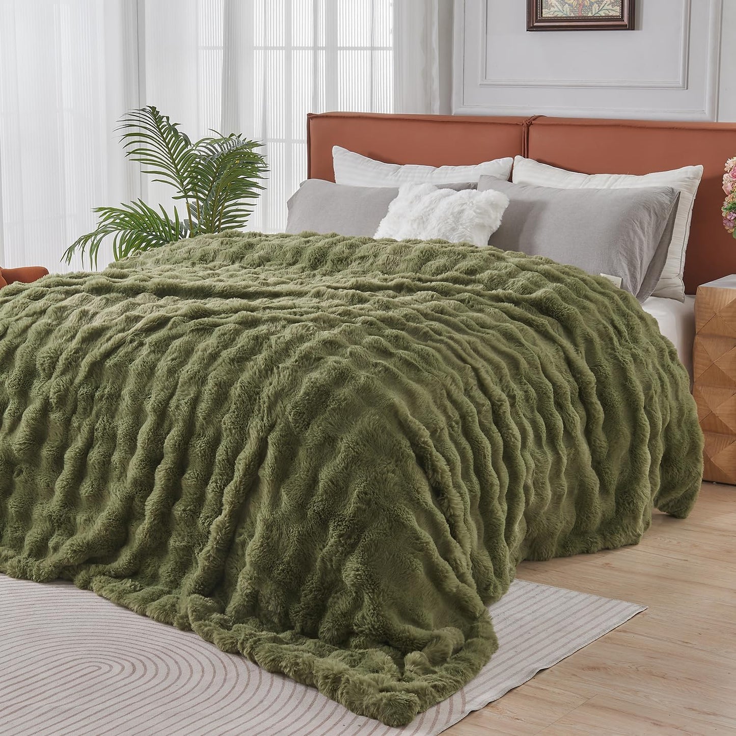 Lotus Karen Faux Fur Blanket Dark Green - Big Bubble Rabbit Fluff King Blankets for The Bed,Softest Fluffy Fuzzy Cozy Blanket,Thick Furry Plush Shaggy Warm Blankets for Women,108x90 Inches