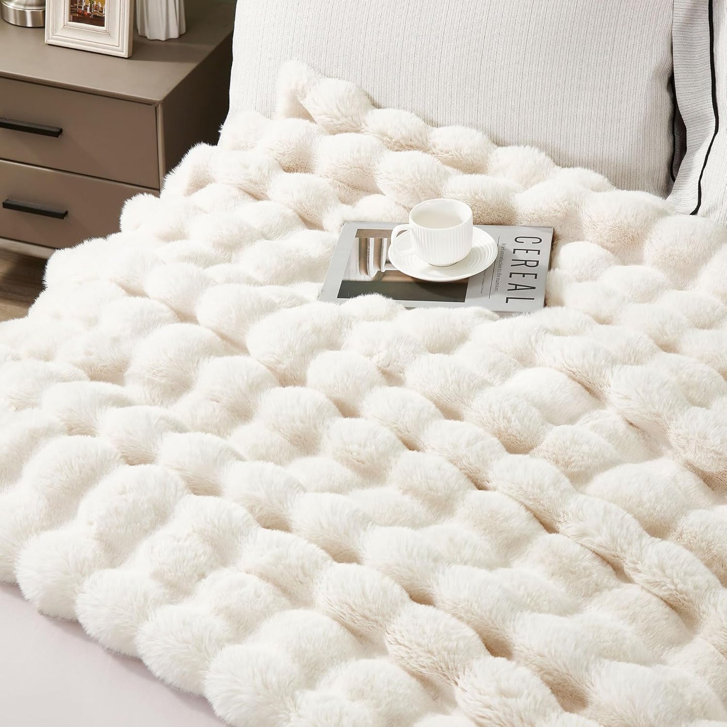 DREAMNINE Oversized Soft Thick Fuzzy Faux Rabbit Fur Throw Blanket Twin Size 60" x 71", Double Sided Comfy Plush Warm Shaggy Fluffy Blankets, Luxury Cozy Cute Furry Blanket for Bed Couch, Cream White