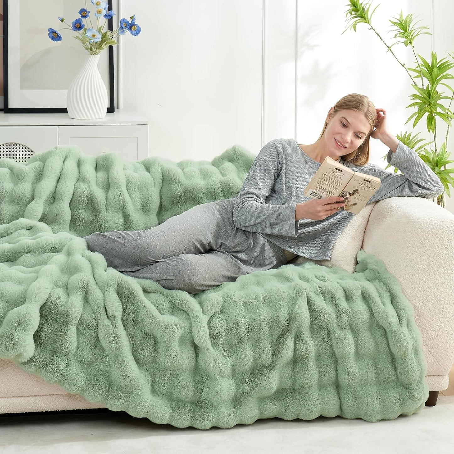 Cozy Bliss Faux Fur Throw Blanket for Couch, Fuzzy Soft Plush Thick Bubble Blanket for Sofa Bedroom Living Room, 90 * 90 Inches Sage Green