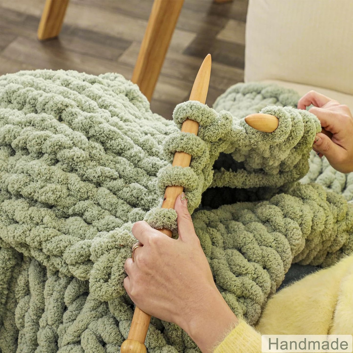 WESHIONGOO Chunky Knit Blanket Throw 40"×40" Knit Throw Blanket for Couch Bed Throw Blanket with Jumbo Chenille Yarn Thick 100% Handmade (Sage Green)