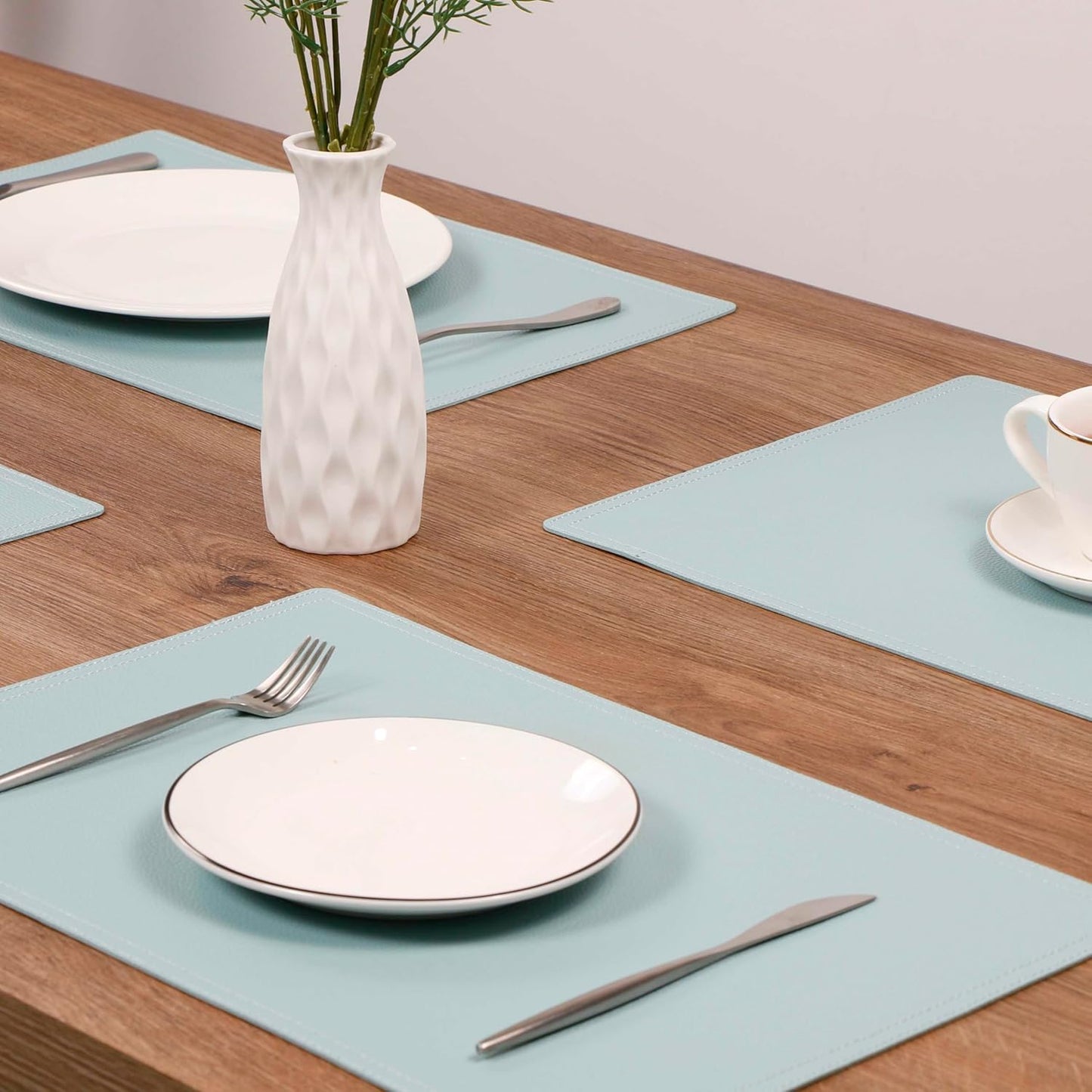 Set of 8 Faux Leather Placemats, PU Table Mats, Waterproof, Stain Resistant, Heat Resistant, Non-Slip Easy to Clean for Kitchen, Dining, Conference Tables