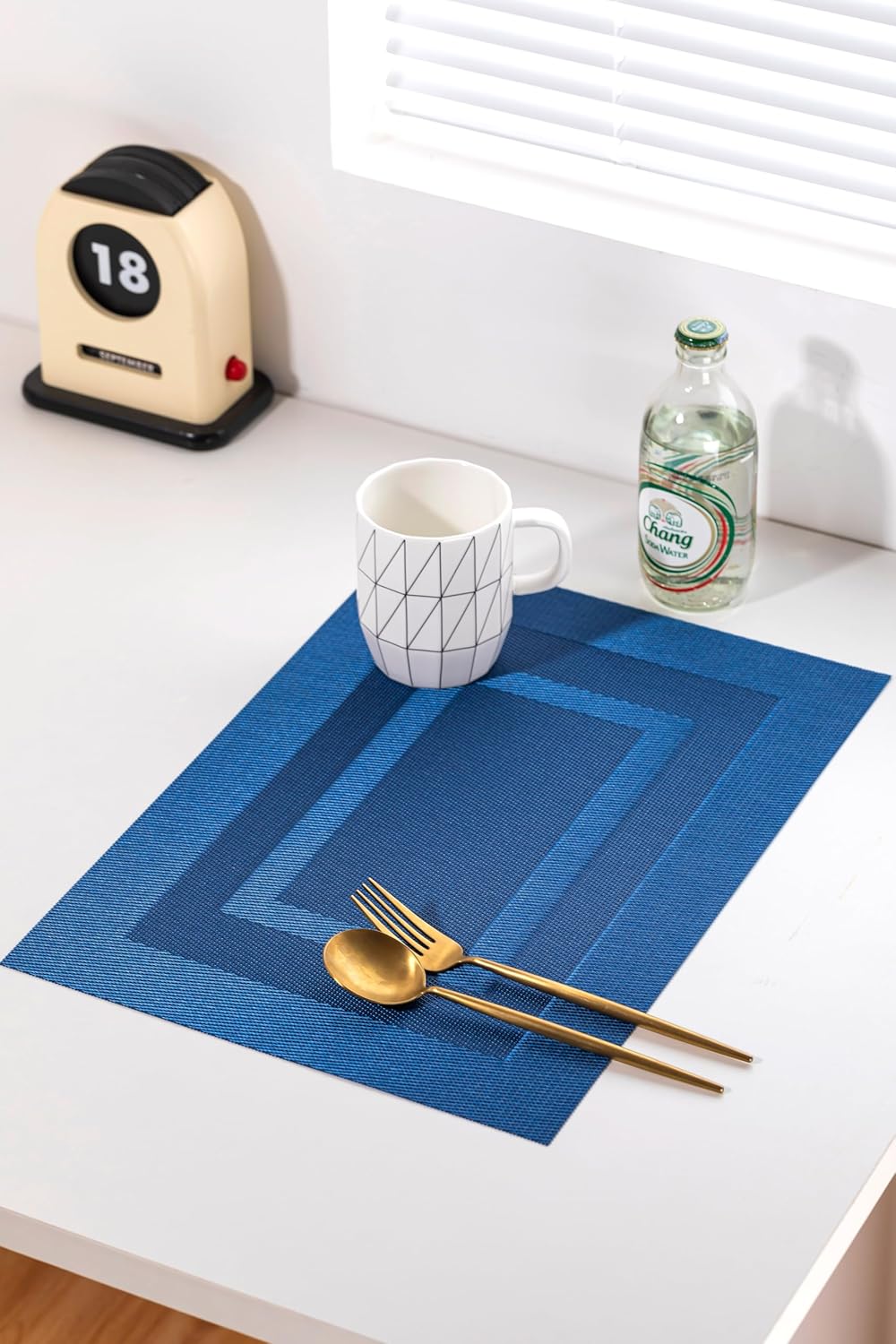 LEXMORE Placemats Set of 4 Vinyl/Plastic Woven Place Mats for Kitchen Table Indoor/Outdoor Washable Placemat Wipeable Dining Table Mats(Navy Cube)