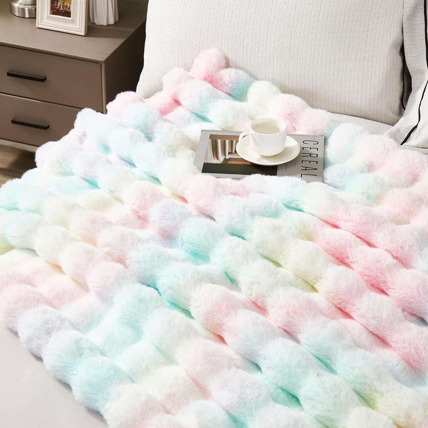 DREAMNINE Oversized Colorful Soft Thick Bubble Faux Fur Throw Blanket Twin Size 60" x 70", Luxury Big Fuzzy Bed Blankets,Warm Cozy Furry Blanket for Winter,Cute Lovely Blankets for Girl Women,Rainbow