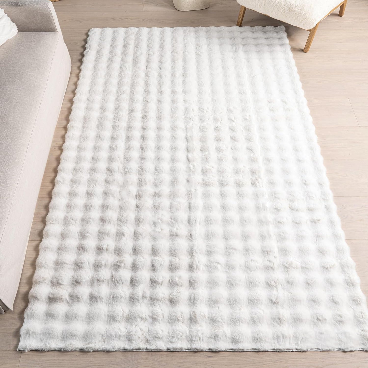 nuLOOM Jeni Solid Faux Rabbit Machine Washable Accent Rug, 3x5, Off-White