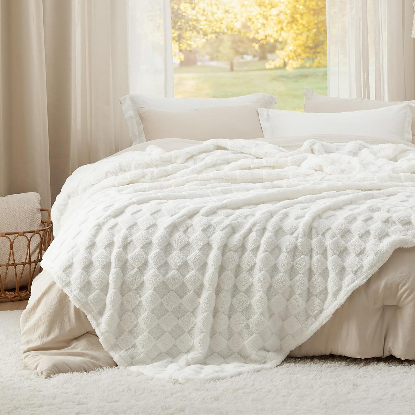 Bedsure GentleSoft King Size Blanket for Bed - Super Soft Cozy Blankets for Women Men Girls, Large Fuzzy Fleece Throw for Bedroom Decor, White,108x90 Inches