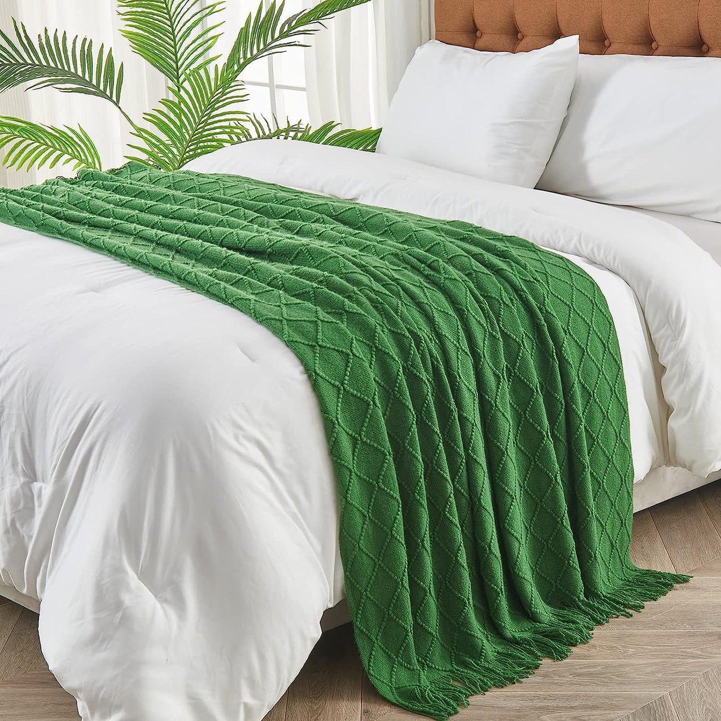 inhand Green Christmas Throw Blanket for Couch and Bed, Birthday Gifts for Women Teen Girl Friend Home Decor Knitted Twin Size Blanket, Outdoor Lightweight Farmhouse Warm Woven Decorative, 60"x80"