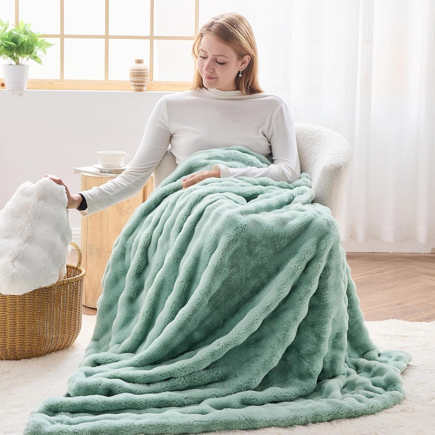 NEWCOSPLAY Faux Fur Queen Blanket Sage Green Bubble Blanket Thick Warm Soft for Couch Sofa Bed 550GSM (New Sage Green, Queen(90"x90"))