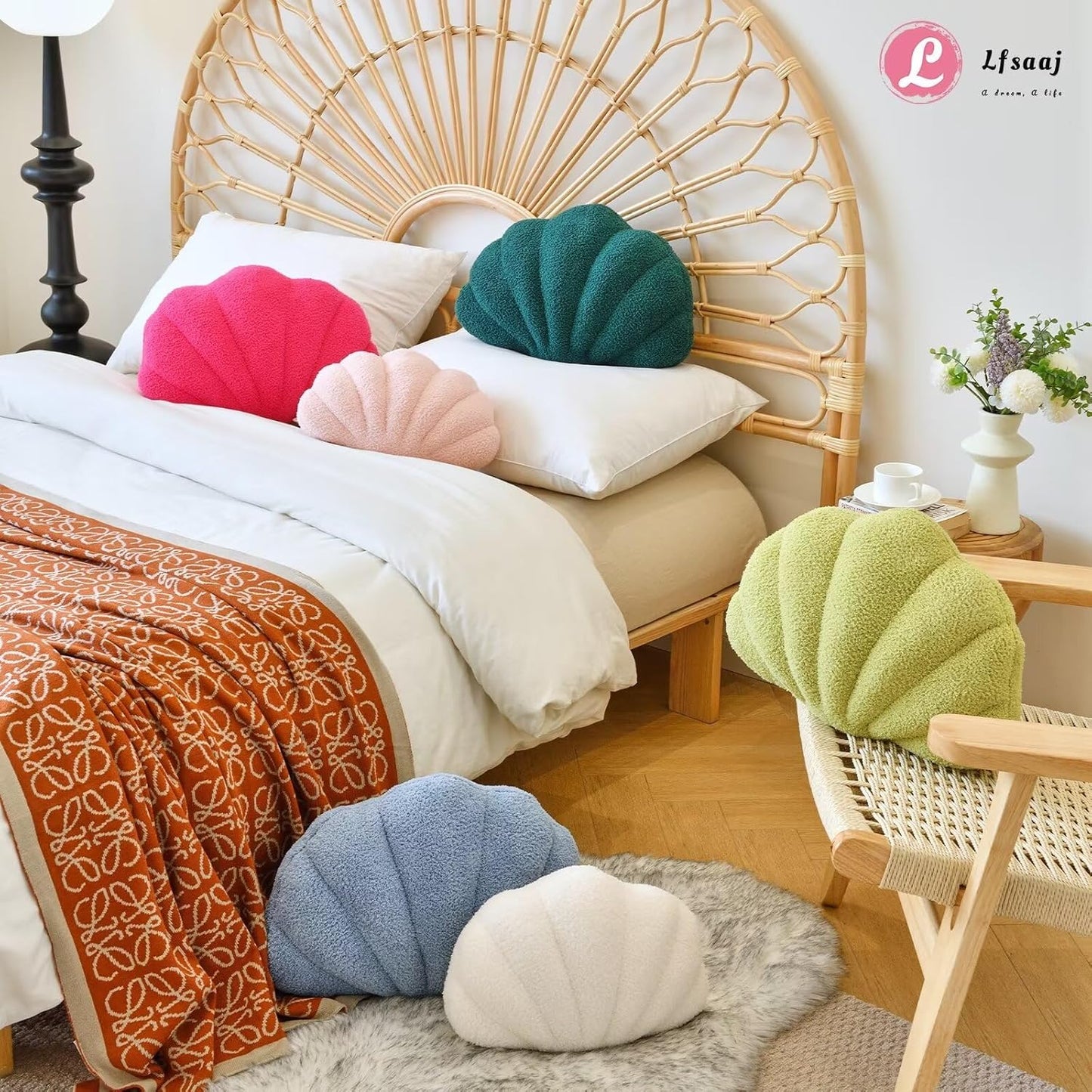 Seashell Throw Pillows, Shell Shaped Throw Pillows, 18 Inch Soft Home Decorative Pillow Plush Cushion for Bed Couch Living Sofa Room Decor Accent Throw Pillow (Ivory 18Inch)