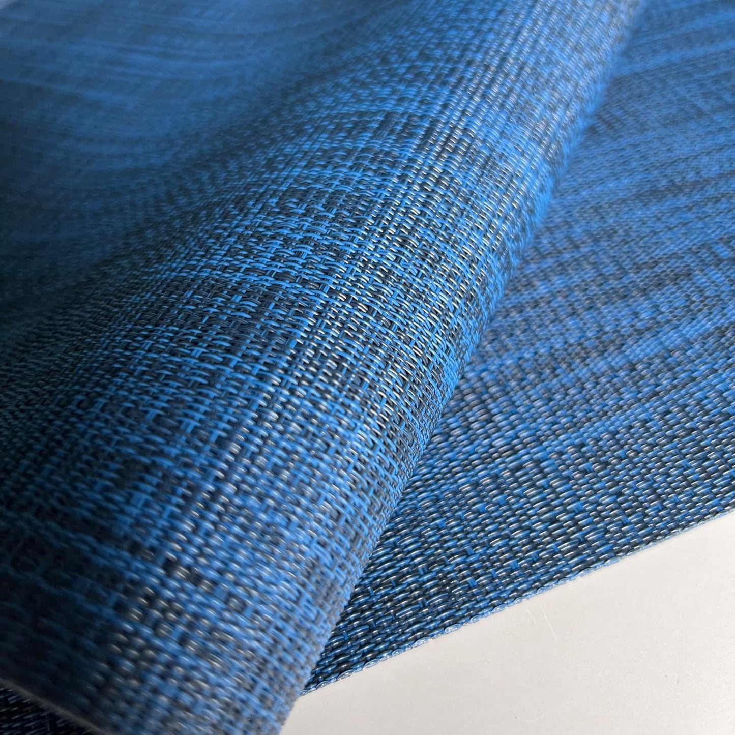 WAZAIGUR Placemats Set of 4 for Dining Table Heat-Resistant Washable Place Mats Woven Vinyl Kitchen Table Mats Easy to Clean,Navy Blue