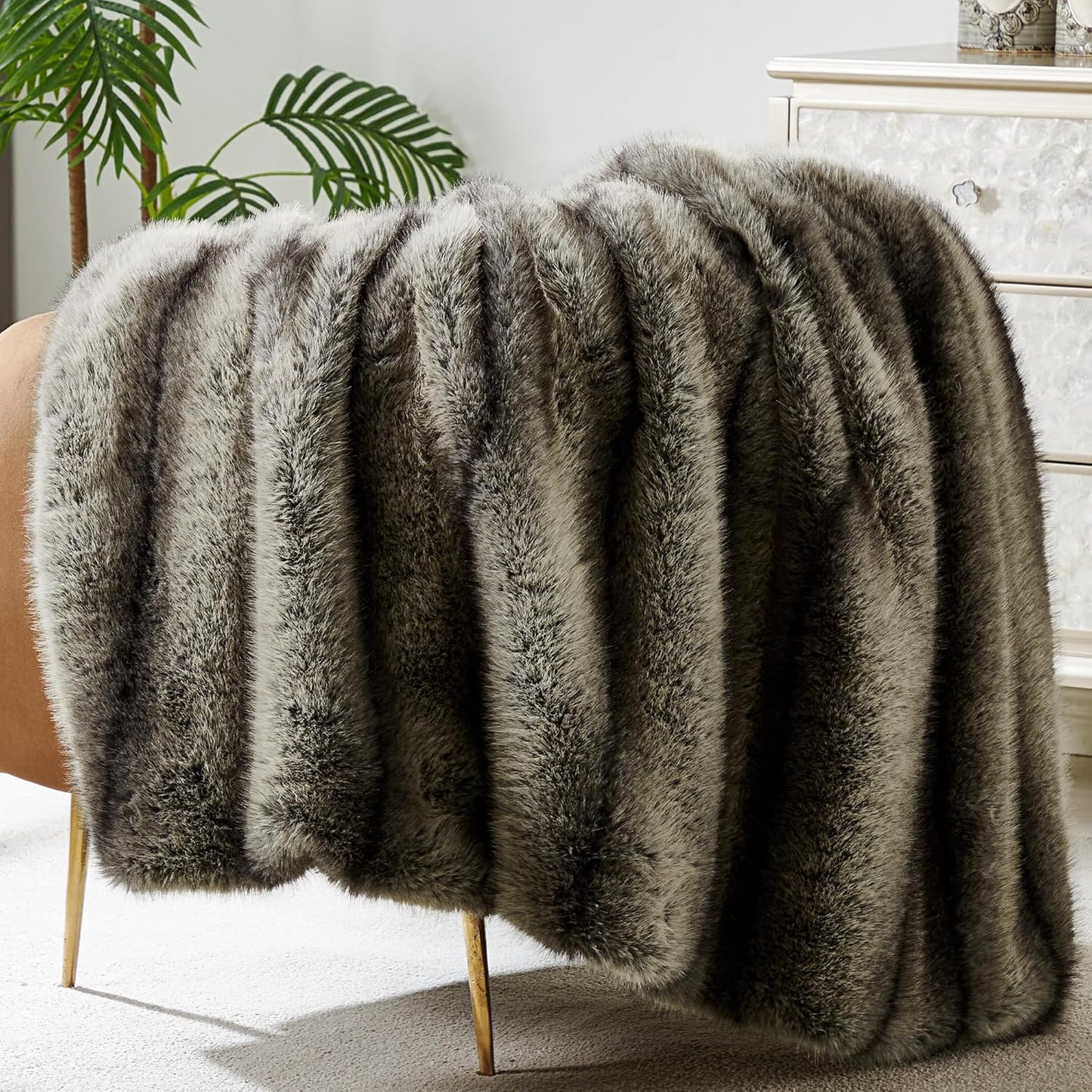 DREAMNINE Premium Luxury Fuzzy Animal Skin Faux Fur Throw Blanket 50" x 60", High-end Reversible Cozy Thick Wolf Fluffy Fox Blankets for Couch, Soft Warm Gray Bear Furry Blanket for Winter, Black Grey