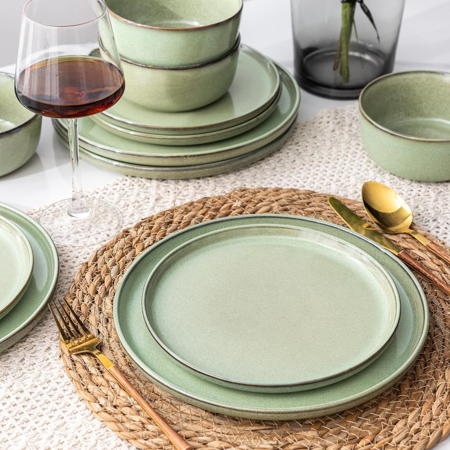 GBHOME Ceramic Dinnerware Sets for 6, 18 Pieces Stoneware Plates and Bowls Sets, Scratch Resistant Dishes, Dishwasher & Microwave Safe-Pastel Green