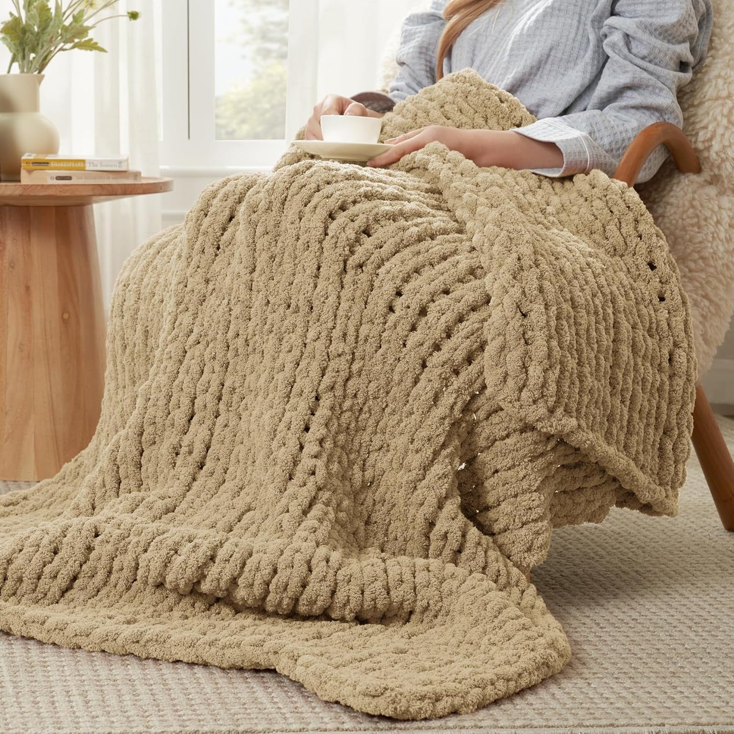 Amélie Home Chunky Knit Throw Blanket for Couch, Soft Chenille Crochet Blanket for Sofa, 50"x60", Beige