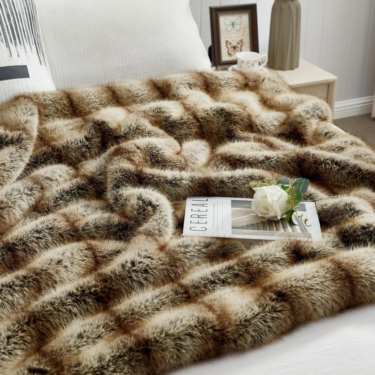 DREAMNINE Premium Luxury Fuzzy Animal Skin Faux Fur Throw Blanket 50" x 60", Double Sided Thick Shaggy Lion Fluffy Bear Lap Blankets, Soft Decorative Cozy Wolf Warm Winter Fox Furry Blanket,Gold Brown