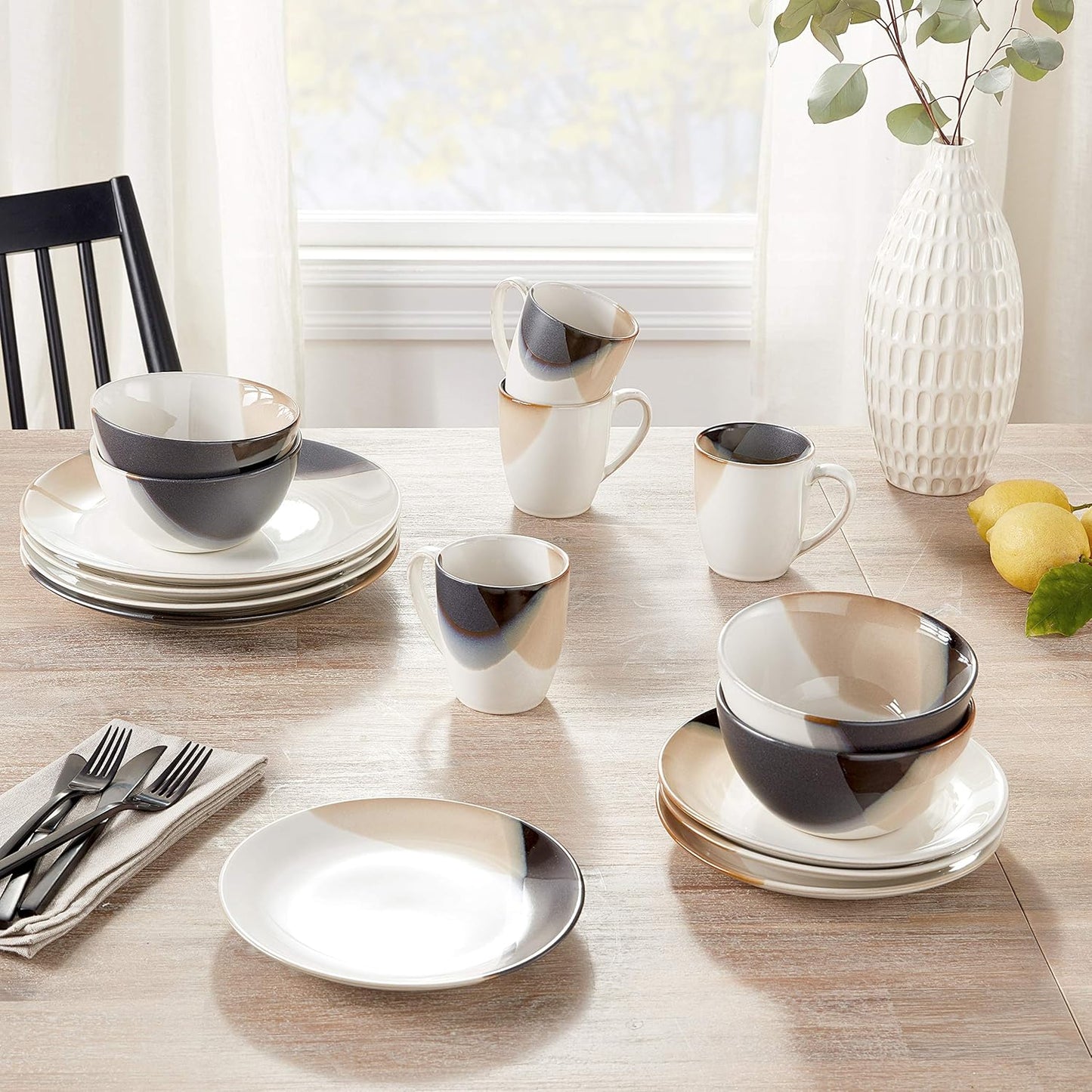 Gourmet Basics by Mikasa Caden 16-Piece Dinnerware Set, Service for 4