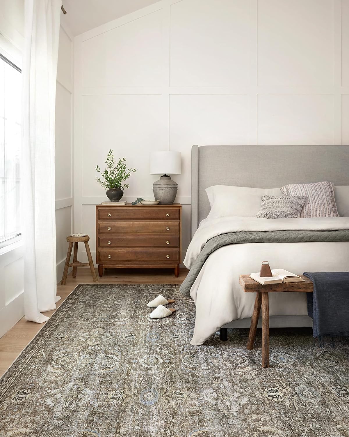 Loloi Layla Collection LAY-13 Antique/Moss 3'-6" x 5'-6" .13" Thick Accent Rug, Soft, Durable, Vintage Inspired, Distressed, Low Pile, Non-Shedding, Easy Clean, Printed, Living Room Rug