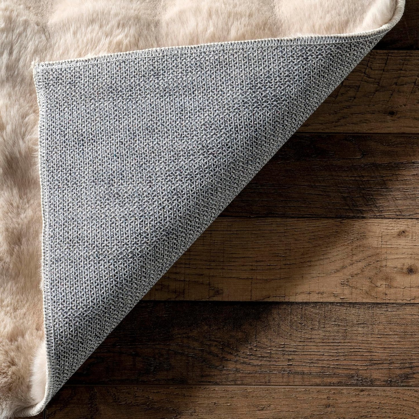 nuLOOM Jeni Solid Faux Rabbit Machine Washable Accent Rug, 3x5, Beige